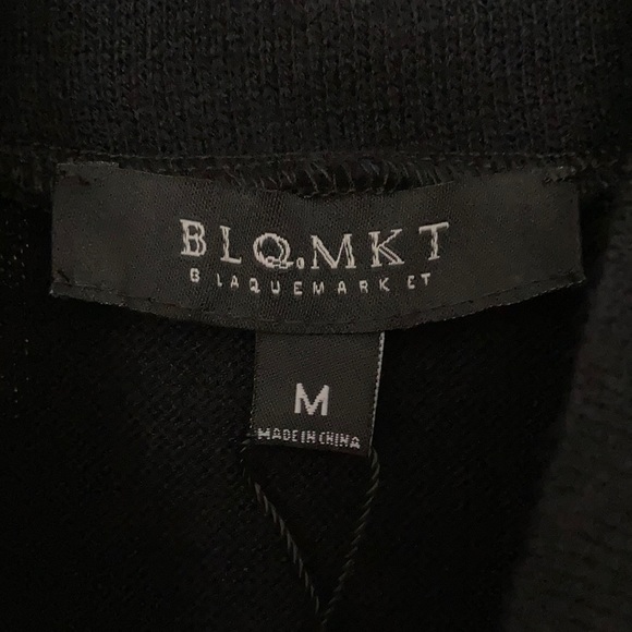 Black knit maxi dress with heart cutout at neckline - Picture 4 of 4